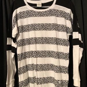 !!!! Long sleeve Victoria Secret PINK shirt!!!